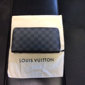 Louie Vuitton men organizer
